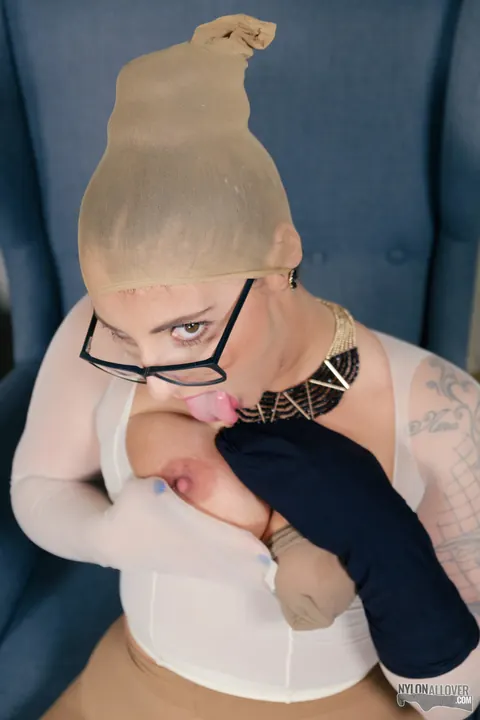 Busty MILF Removes Glasses and Spreads in Pantyhose – photo 12 of 16