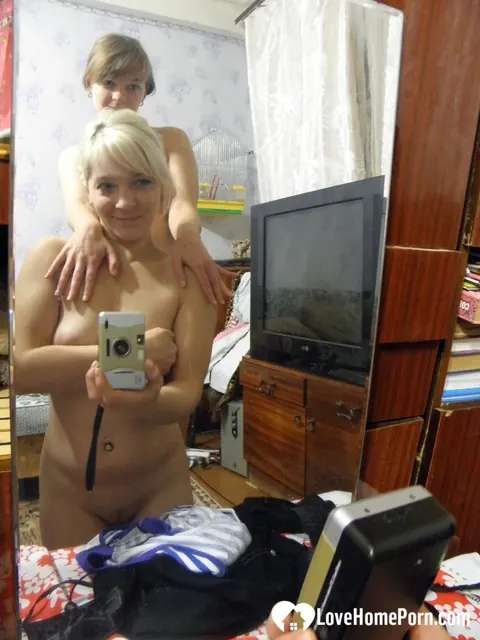 Blonde Lesbians Strip, Kiss and Lick Pussy for Selfies – photo 6 of 20