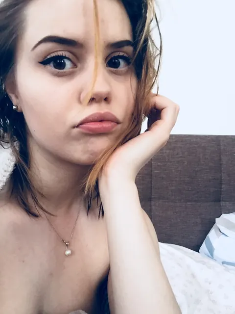 Amateur Babe Sucks Cock and Takes a Facial – photo 6 of 15