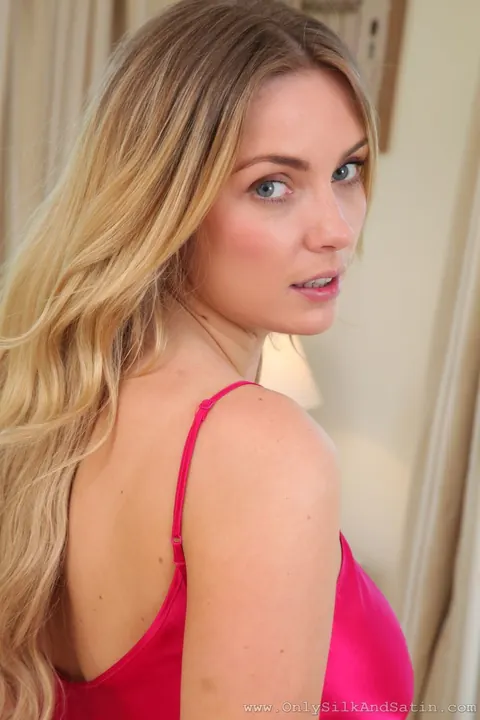 Stacey M: Tall Blonde Strips Off Her Lingerie and Stockings to Pose Nude – photo 5 of 21