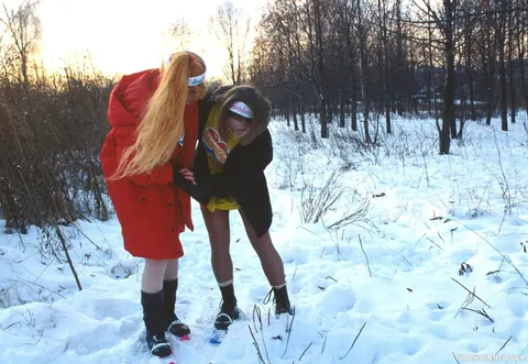 Two European Women Kiss in Hairy Lesbian Gallery – photo 1 of 21