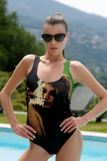 Tall Skinny Woman Spreads Her Shaved Pussy by the Pool in Heels
