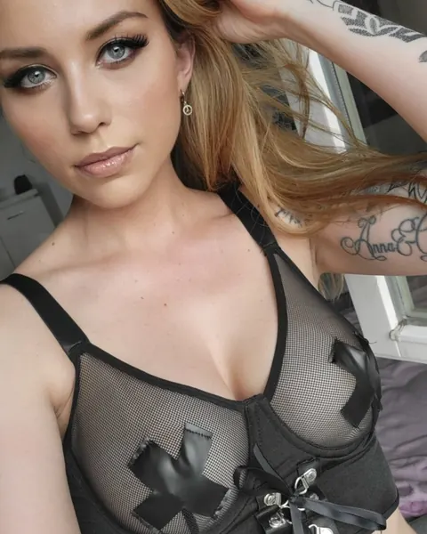 Busty Amateur with Tattoos Models in Panties – photo 4 of 20