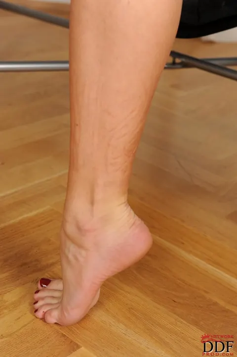 European Woman Strips Nude and Shows Her Body – photo 5 of 21