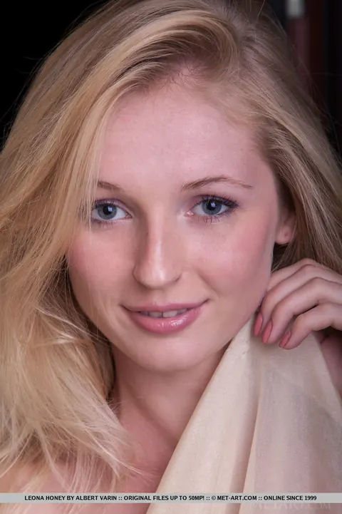 Leona Honey: Czech Blonde Strips Out of Her Panties and Spreads – photo 3 of 18