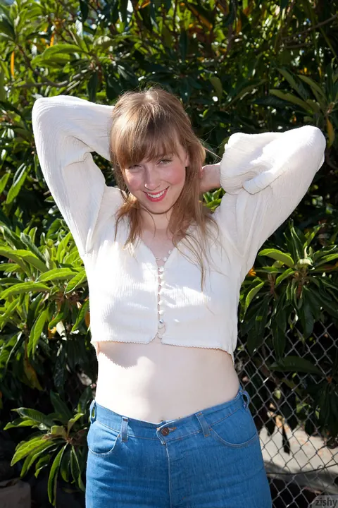 Tilly Hannon: Blonde Amateur Peels Off Her Jeans on the Porch – photo 5 of 11
