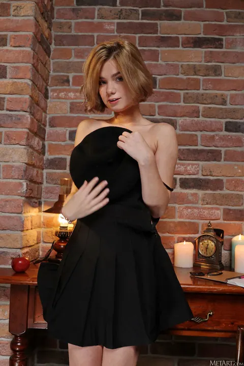 Alice Nekrasova: Redhead in Glasses Strips and Spreads Her Hairy Pussy – photo 8 of 21