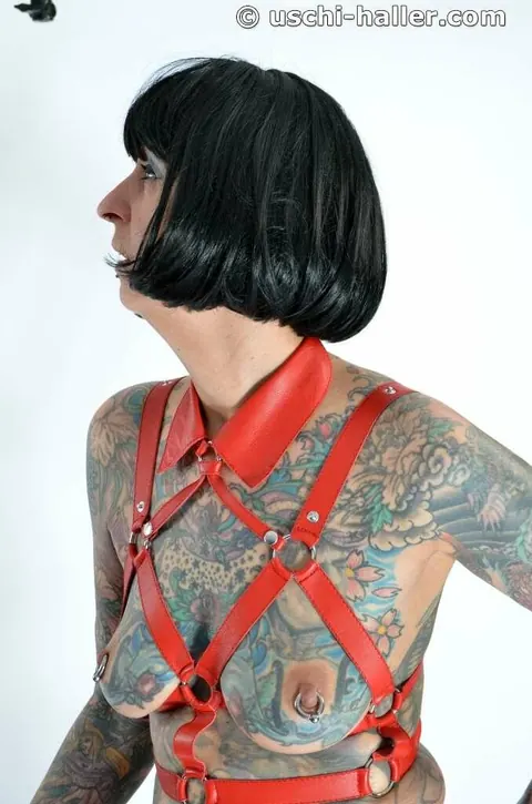 Mature Woman in Leather Lingerie Spreads in Bondage – photo 7 of 16