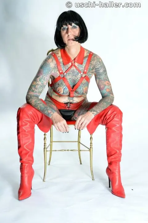 Mature Woman in Leather Lingerie Spreads in Bondage – photo 13 of 16