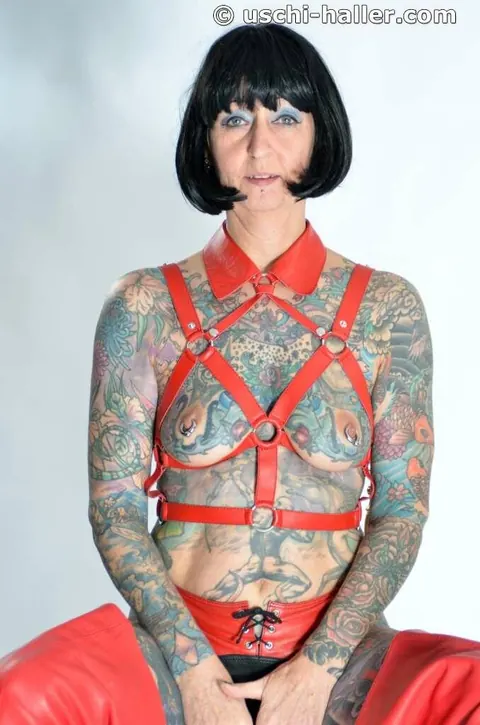 Mature Woman in Leather Lingerie Spreads in Bondage – photo 9 of 16