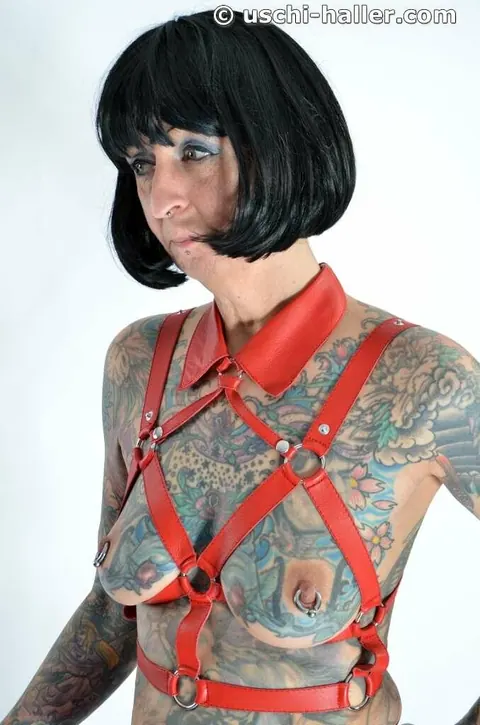 Mature Woman in Leather Lingerie Spreads in Bondage – photo 6 of 16