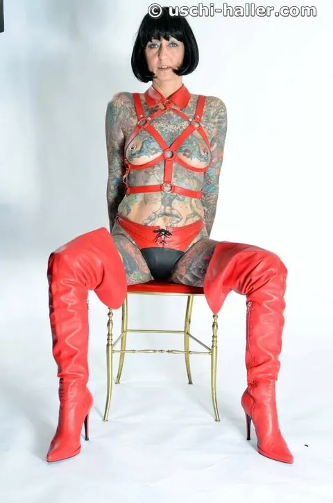 Mature Woman in Leather Lingerie Spreads in Bondage – photo 11 of 16