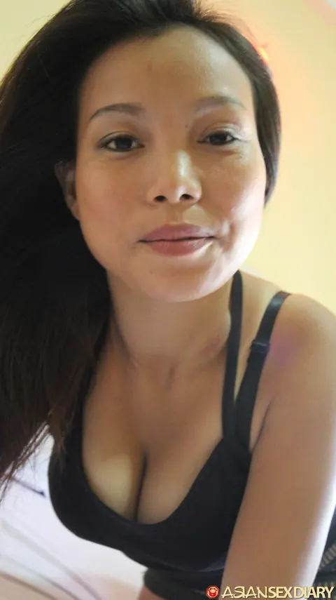 Asian MILF Gets Fucked on the Beach in Her Skirt – photo 4 of 15