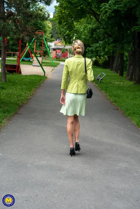 Gia Bawerk: Slim Mature Blonde Strips Outdoors and Fingers Her Pussy – photo 1 of 20