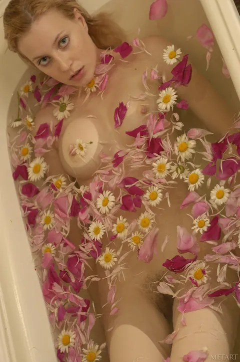 Blonde with Big Tits Spreads Her Hairy Pussy in the Bathtub – photo 20 of 20