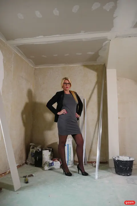Blonde German MILF Undresses, Kisses and Fucks – photo 5 of 15