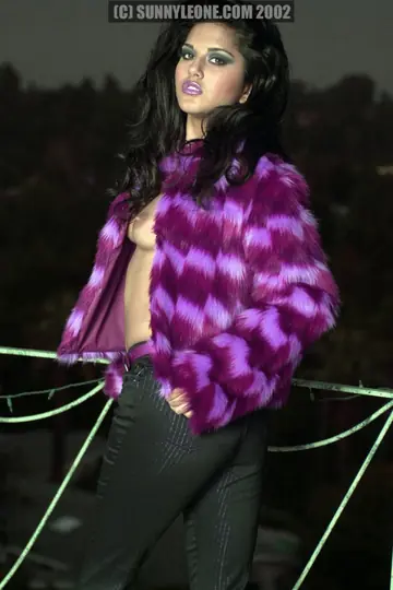 Sunny Leone – Curly Indian MILF Poses in Heels and Reveals Her Trimmed Pussy