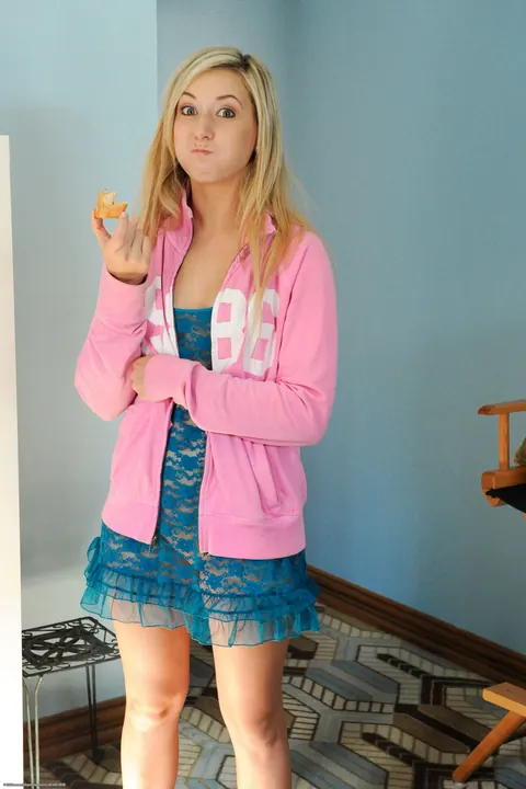 Lilly Banks: Petite Blonde Poses in a Bikini, Skirt and Shorts Before Stripping – photo 4 of 21
