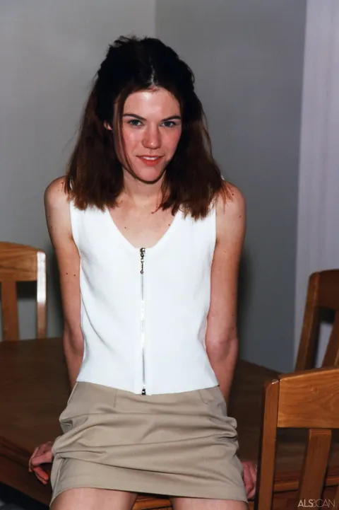 Melissa Ashley: Skinny Brunette Strips and Fucks a Glass Bottle – photo 1 of 20