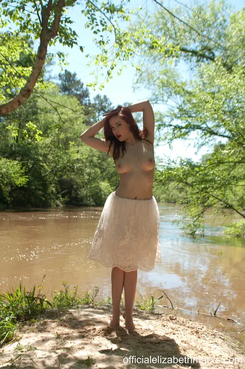 Elizabeth Marxs: Redhead with Big Natural Tits Flashes Outdoors in a Skirt – photo 3 of 15