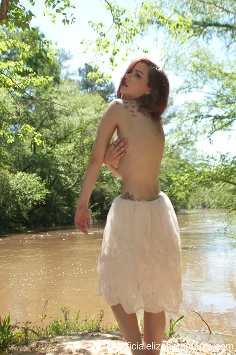 Elizabeth Marxs: Redhead with Big Natural Tits Flashes Outdoors in a Skirt – photo 8 of 15