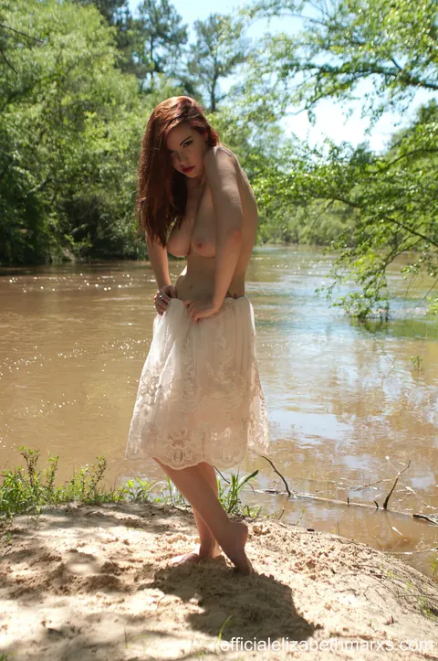 Elizabeth Marxs: Redhead with Big Natural Tits Flashes Outdoors in a Skirt – photo 6 of 15