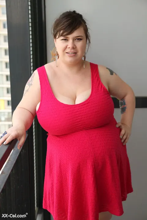 Roxanne Miller: Pregnant Chubby Brunette with Big Natural Tits Spreads Her Hairy Pussy – photo 1 of 20