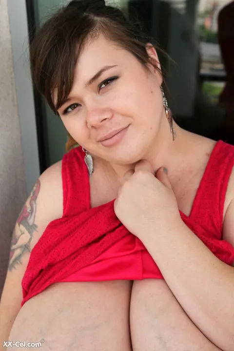Roxanne Miller: Pregnant Chubby Brunette with Big Natural Tits Spreads Her Hairy Pussy – photo 10 of 20