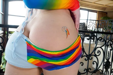 Danielle Delaunay: Busty Blonde in Cosplay Inserts a Ponytail Butt Plug – photo 3 of 15