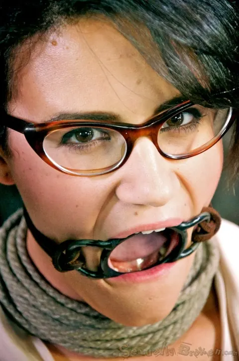 Penny Barber: Busty Brunette in Glasses Gets Oiled and Bound – photo 13 of 16
