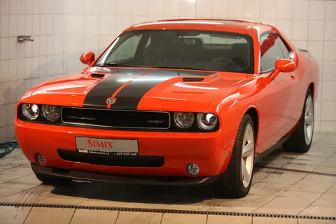 Woman Strips Nude While Washing a Muscle Car – photo 1 of 11