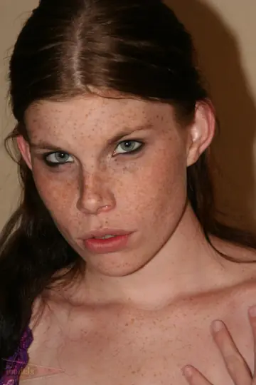 Holly Lane – Thick Redhead Peels Off Her Lingerie and Spreads Her Shaved Pussy on the Bed