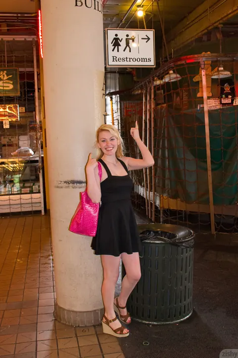 Wynn Leonard: Petite Blonde Lifts Her Skirt Outdoors – photo 1 of 12