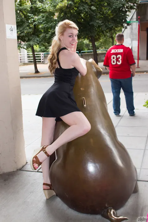 Wynn Leonard: Petite Blonde Lifts Her Skirt Outdoors – photo 7 of 12
