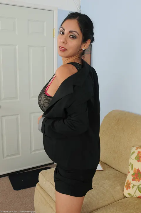 Bianca Mendoza: Busty Latina MILF Strips Off Her Lingerie and Spreads – photo 5 of 20