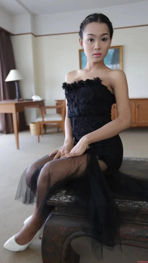 Asian Trans Woman Reveals Her Tits in a Black Dress – photo 18 of 21