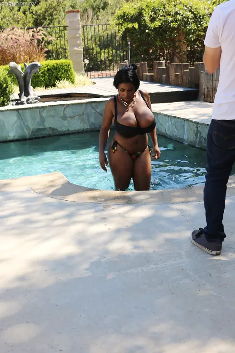 Maserati Xxx: Ebony BBW with Big Tits Strips Out of Her Bikini Outdoors – photo 8 of 16