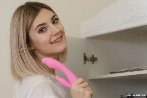 Eva Elfie: Skinny Blonde Strips Off Her Panties and Uses a Pink Vibrator – photo 1 of 18