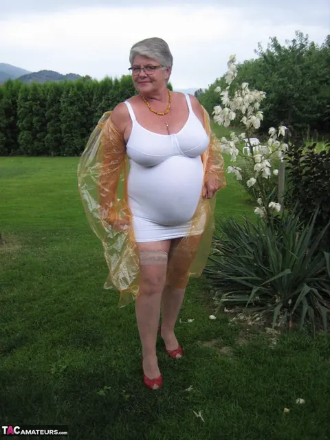 BBW in Stockings Strips Outdoors Showing Her Saggy Tits – photo 13 of 20