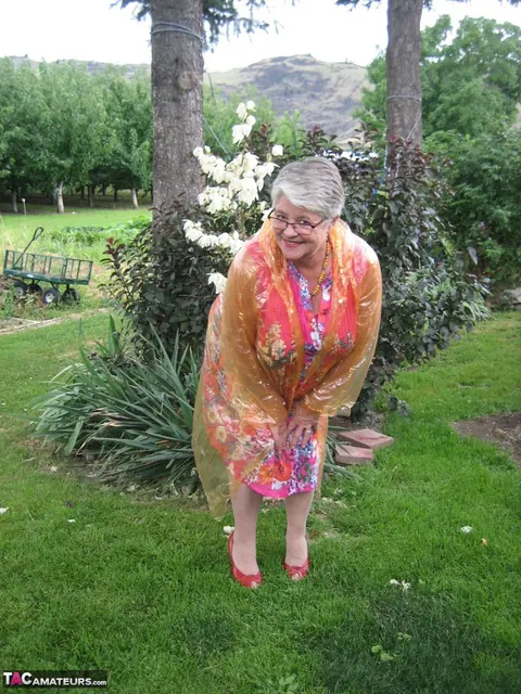 BBW in Stockings Strips Outdoors Showing Her Saggy Tits – photo 3 of 20