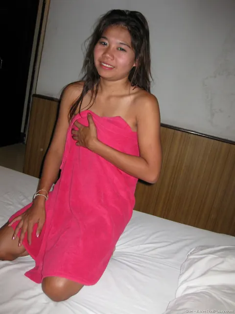 Petite Asian Babe Gets a Creampie in the Bathroom – photo 5 of 15