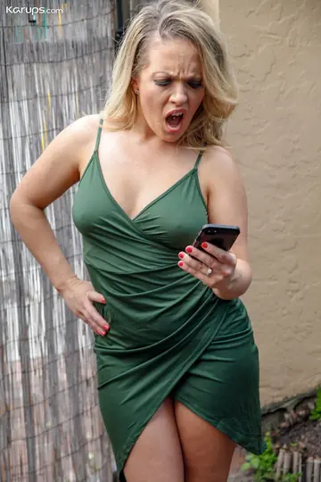 Carmen Valentina – Busty Latina MILF Fucks a Stranger Outdoors in a Skirt