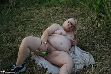 Lexie Cummings – Curvy Mature British Woman Gets Fucked in the Forest