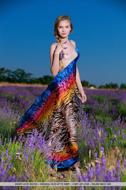 Honey Liz: Skinny Blonde Strips Nude Among Wildflowers – photo 13 of 18