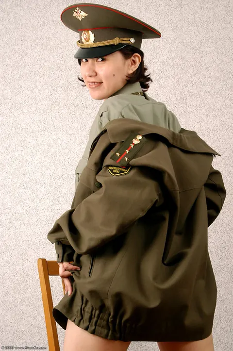 Korean Woman Strips Off Her Military Uniform for Cosplay – photo 4 of 16