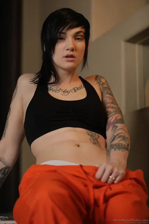 Nikki Hearts: Short-Haired Tattooed Brunette and Partner Kiss and Spread – photo 7 of 19