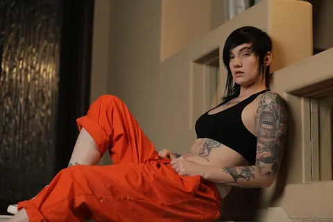 Nikki Hearts: Short-Haired Tattooed Brunette and Partner Kiss and Spread – photo 6 of 19