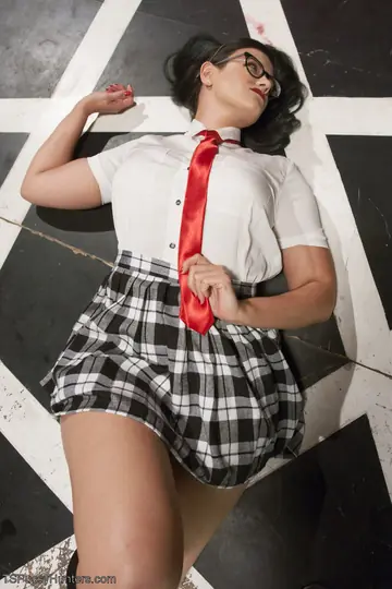 Trans Woman Poses Fully Nude and Displays Her Figure
