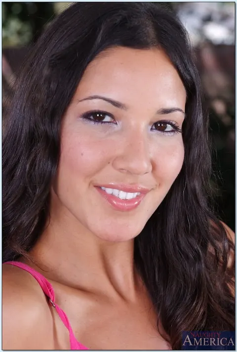 Giselle Ibiza: Latina Brunette Strips Out of Her Skirt Outdoors – photo 1 of 16