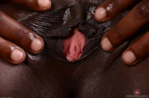 London Blaq: Ebony Babe with Big Natural Tits Spreads Her Pussy Lips – photo 16 of 16